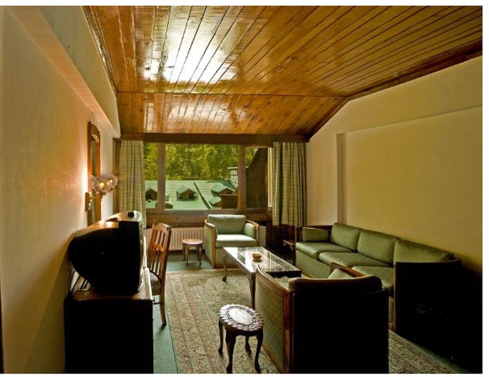 Hotel Broadway Srīnagar Zimmer foto
