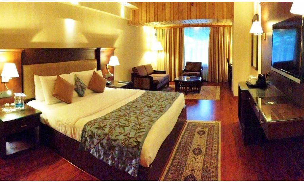 Hotel Broadway Srīnagar Zimmer foto